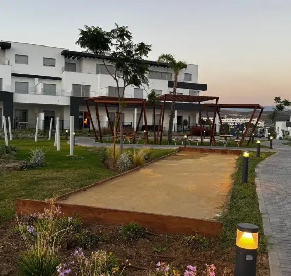 Апартаменты на первом этаже R5217889