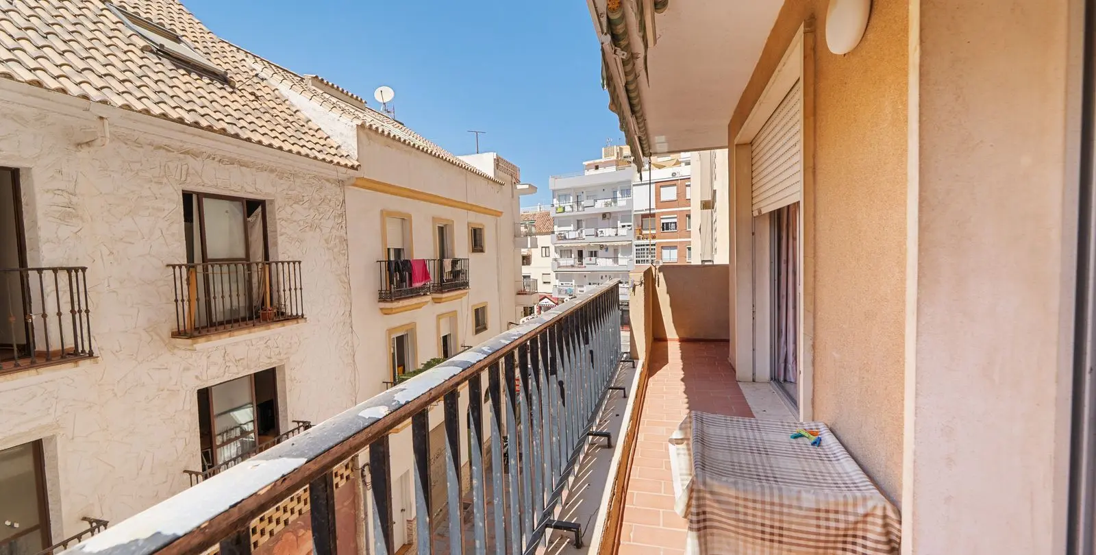 Venta de apartamento en planta media en Fuengirola 2