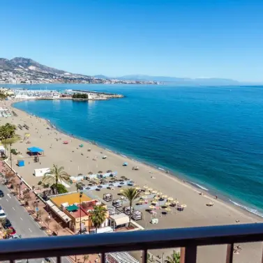 Sale of middle floor apartment in Fuengirola