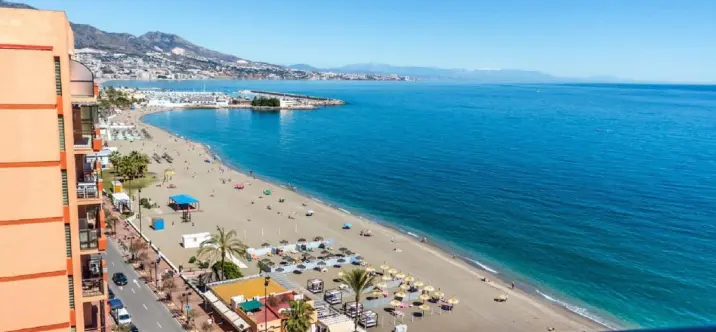 Sale of middle floor apartment in Fuengirola 0