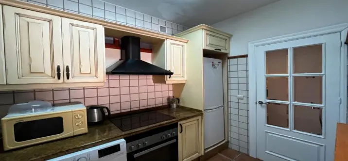 Sale of middle floor apartment in Fuengirola 2