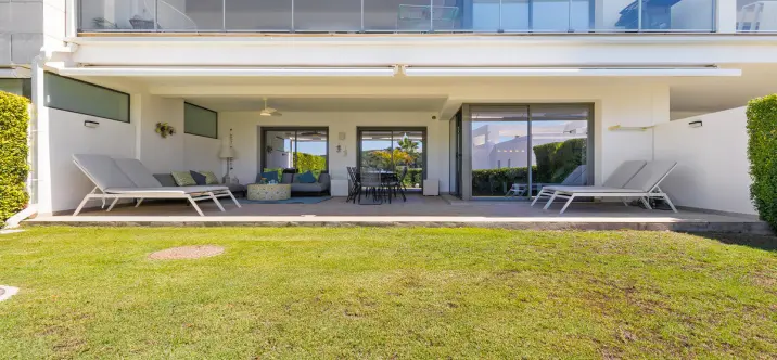 Продажа апартаментов на среднем этаже в Casares 1