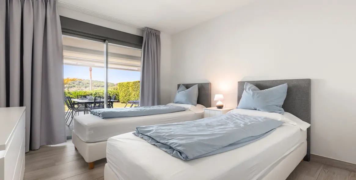 Продажа апартаментов на среднем этаже в Casares 11