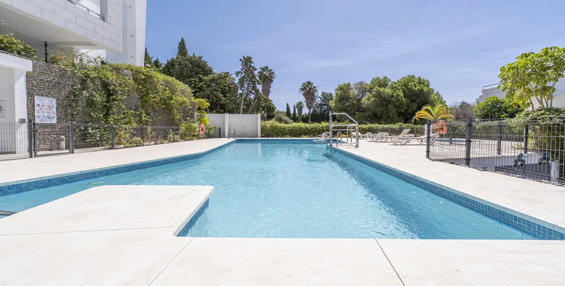 Продажа апартаментов на среднем этаже в Casares 14