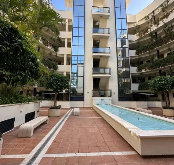 Апартаменты на первом этаже R4821106