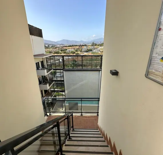 Апартаменты на первом этаже R4821106