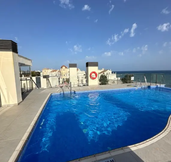 Апартаменты на первом этаже R4821106