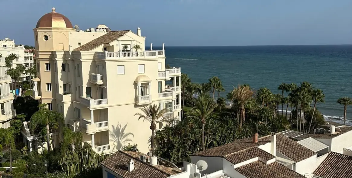 Sale of ground floor apartment in Estepona 11