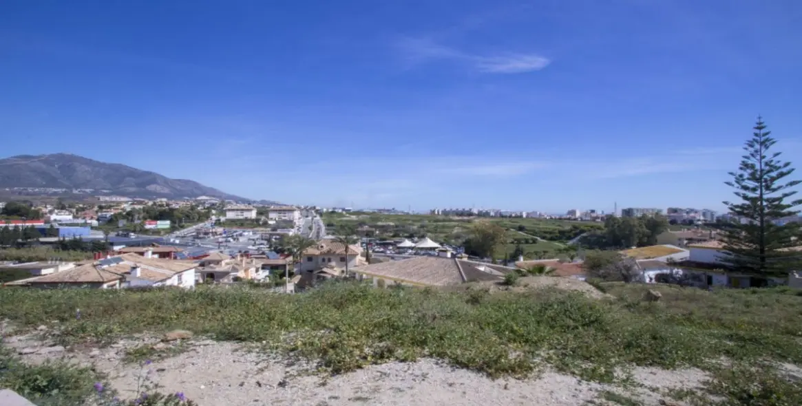 Продажа  жилого участка в Mijas Costa 14