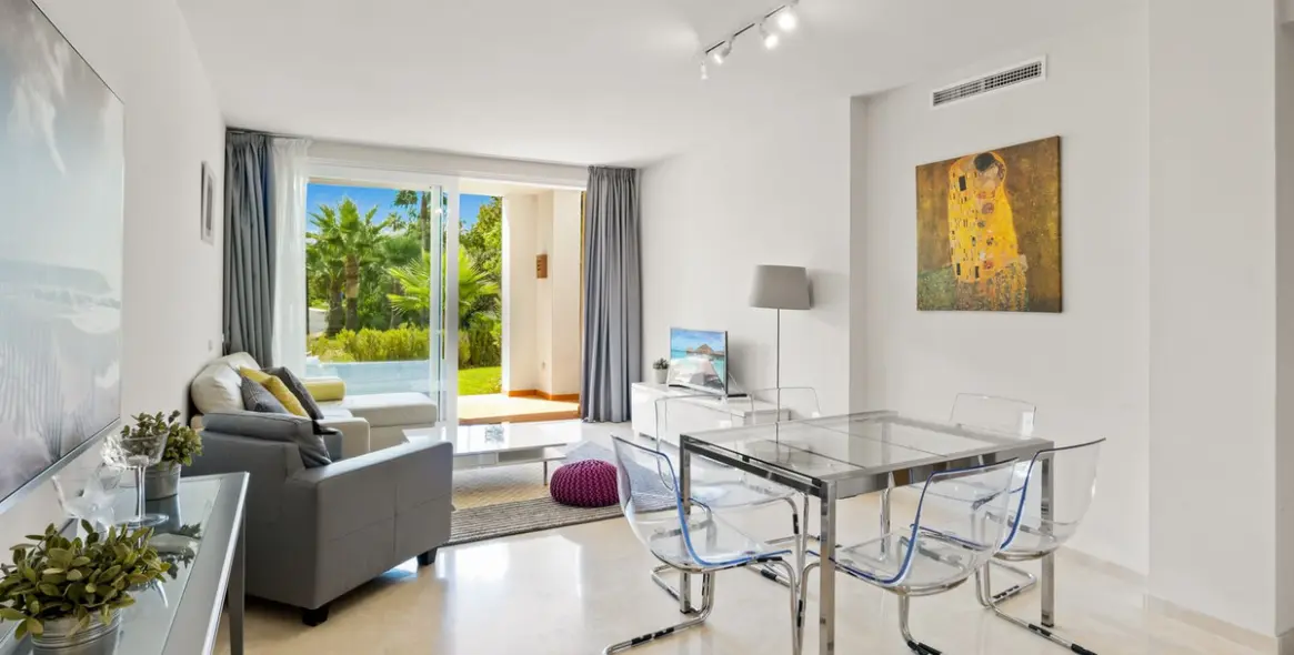 Продажа апартаментов на первом этаже в Casares 4