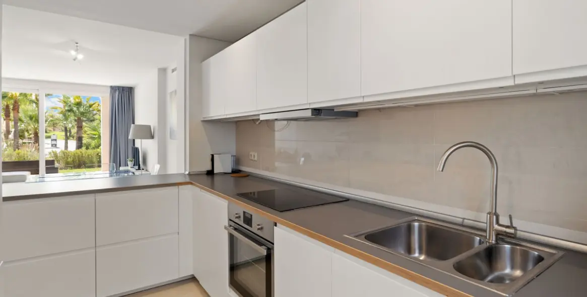 Продажа апартаментов на первом этаже в Casares 8