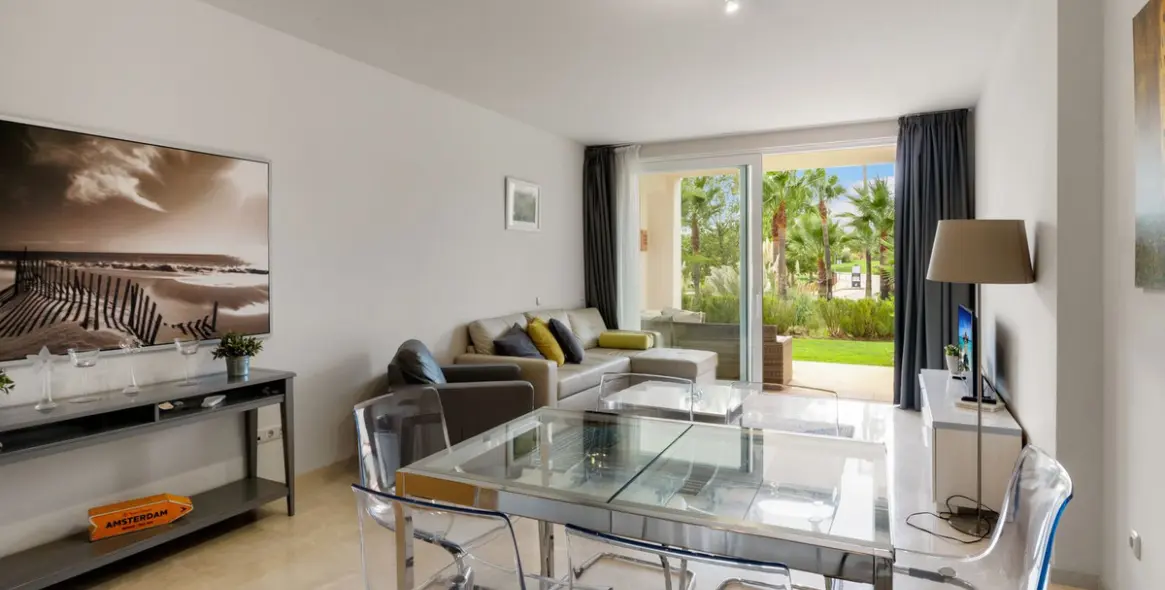 Продажа апартаментов на первом этаже в Casares 9