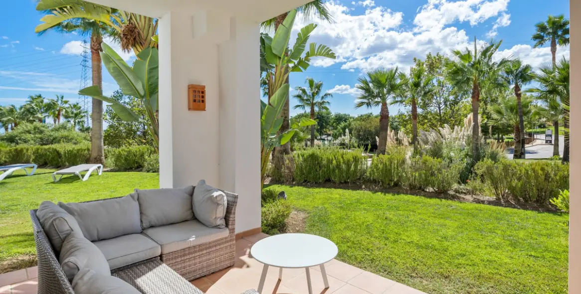 Продажа апартаментов на первом этаже в Casares 10