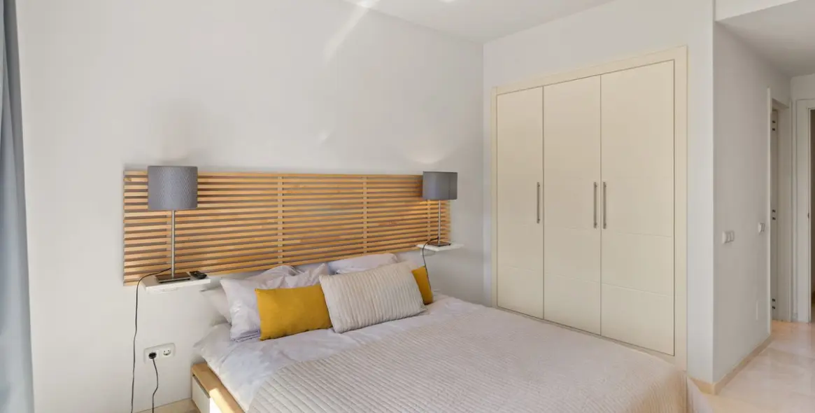 Продажа апартаментов на первом этаже в Casares 11