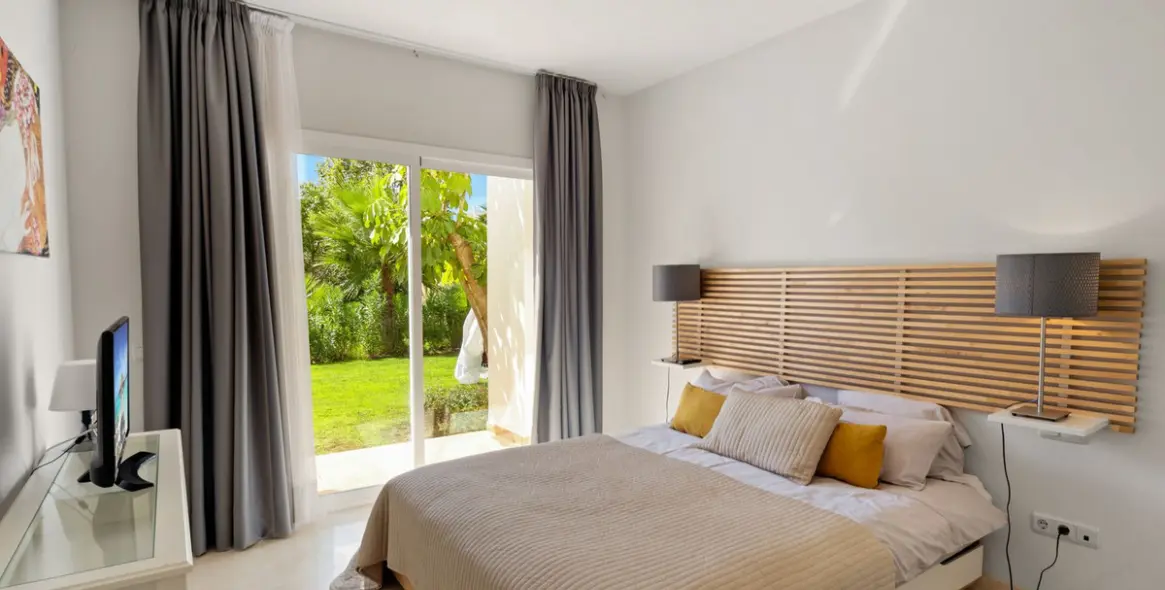 Продажа апартаментов на первом этаже в Casares 12