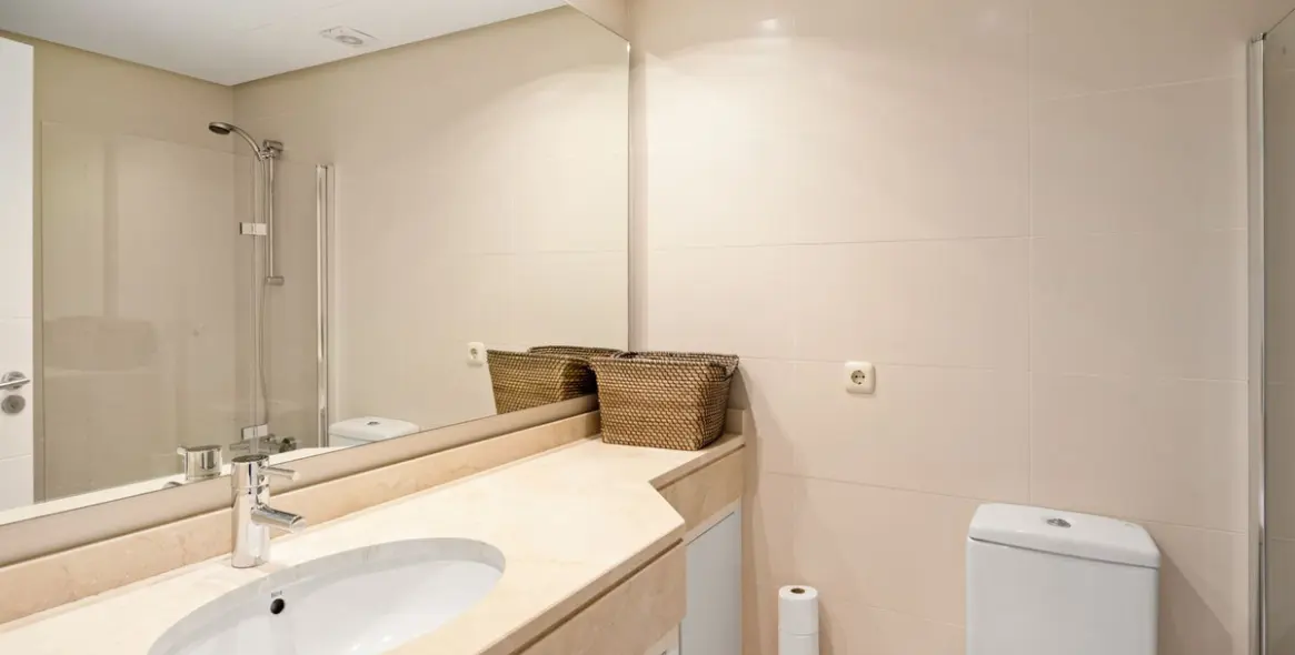 Продажа апартаментов на первом этаже в Casares 13