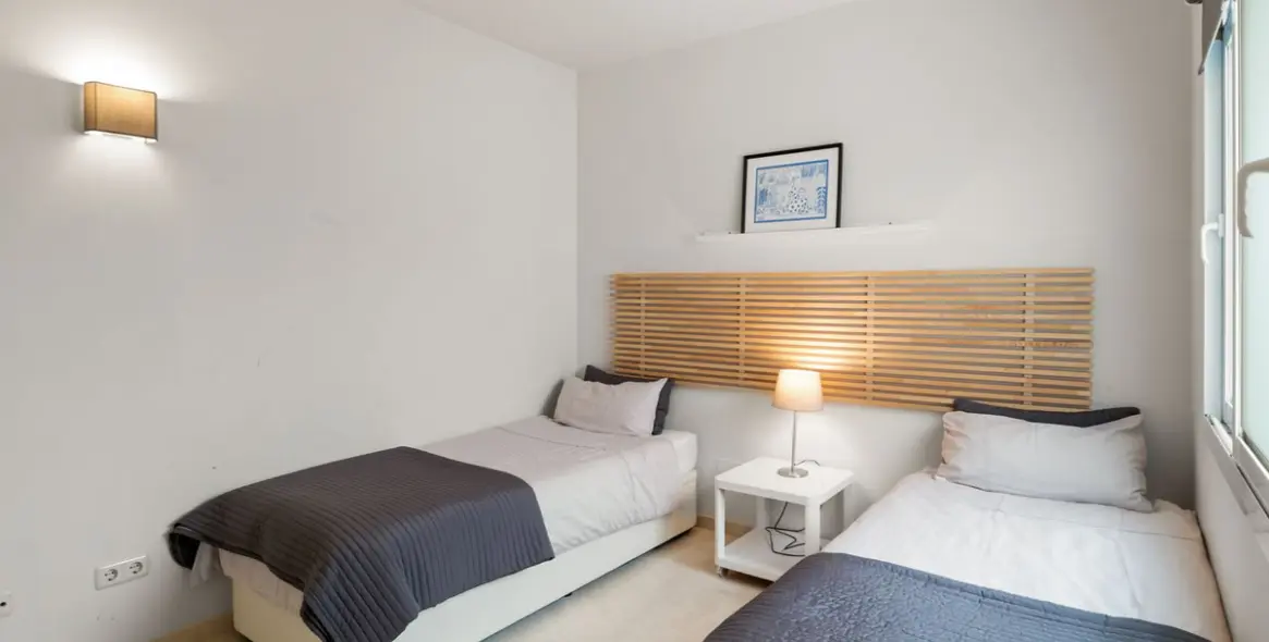 Продажа апартаментов на первом этаже в Casares 14