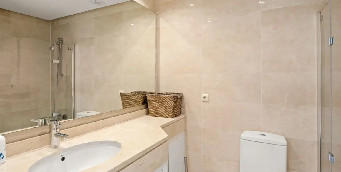 Продажа апартаментов на первом этаже в Casares 15