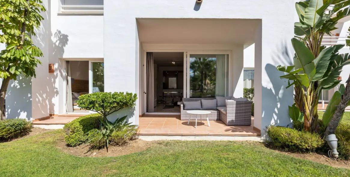 Продажа апартаментов на первом этаже в Casares 17