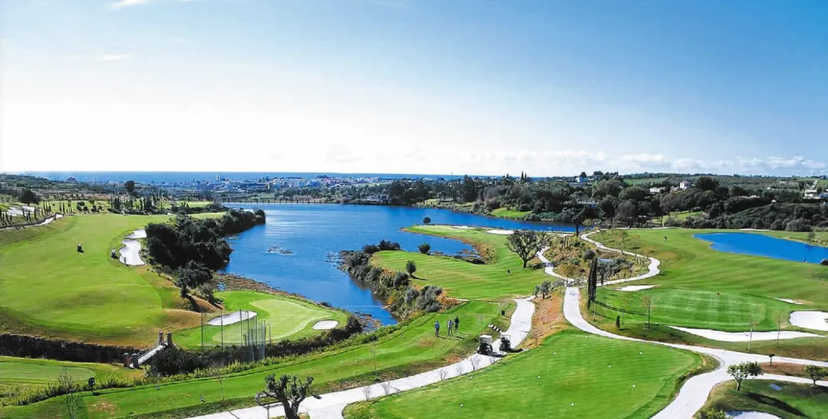 Продажа апартаментов на среднем этаже в Benahavís 1