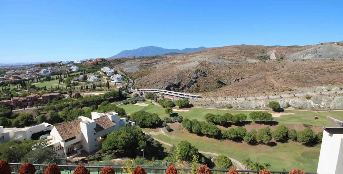 Продажа апартаментов на среднем этаже в Benahavís 3