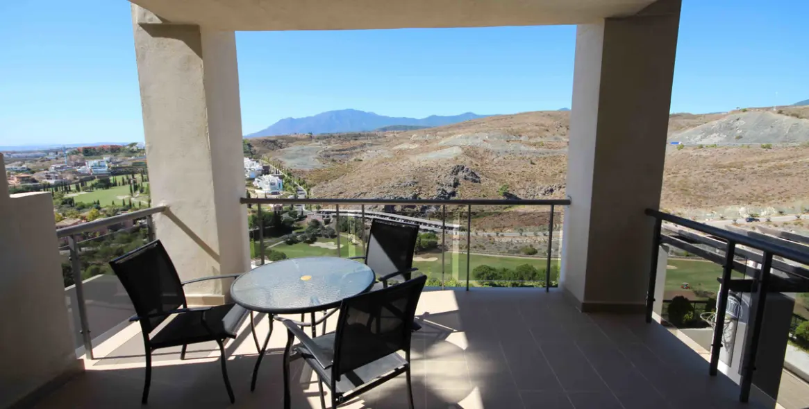 Продажа апартаментов на среднем этаже в Benahavís 4