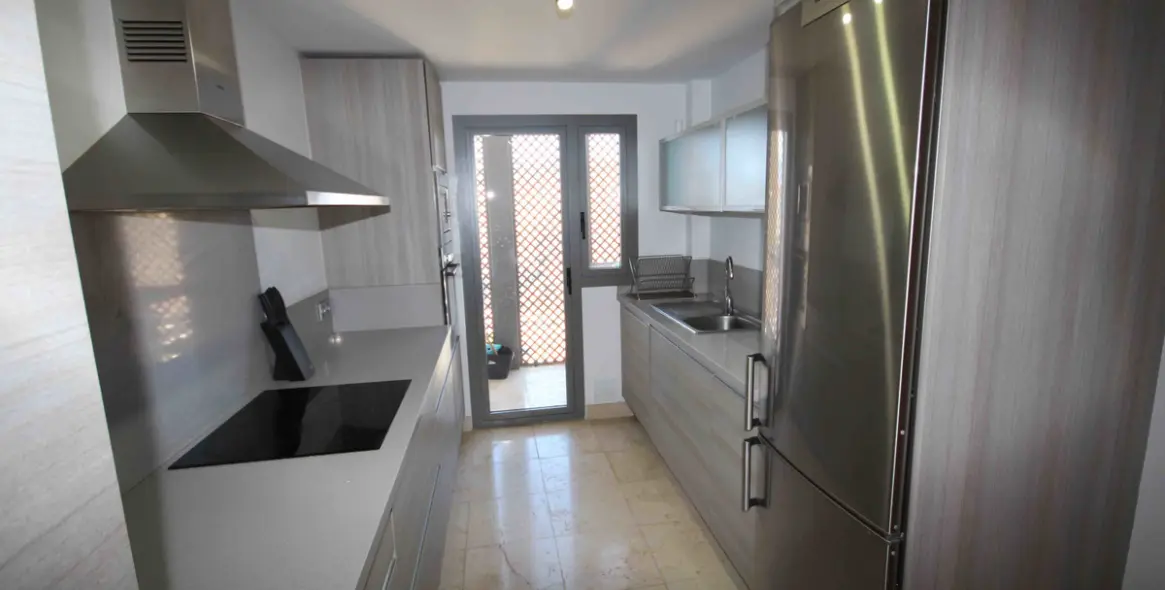 Продажа апартаментов на среднем этаже в Benahavís 12