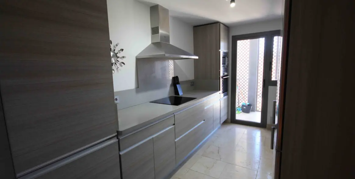 Продажа апартаментов на среднем этаже в Benahavís 13