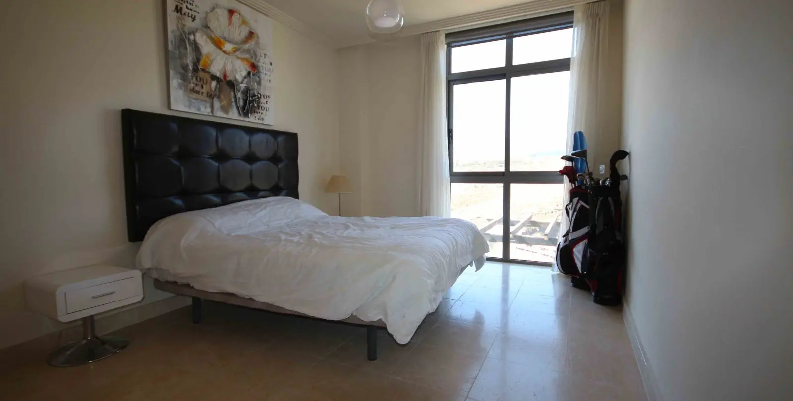 Sale of middle floor apartment in Los Flamingos 8