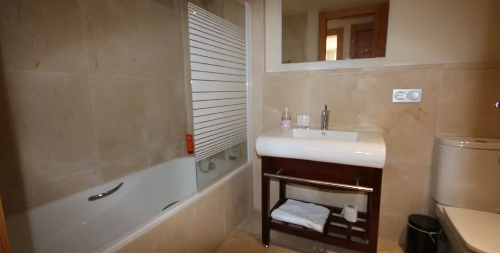 Sale of middle floor apartment in Los Flamingos 9