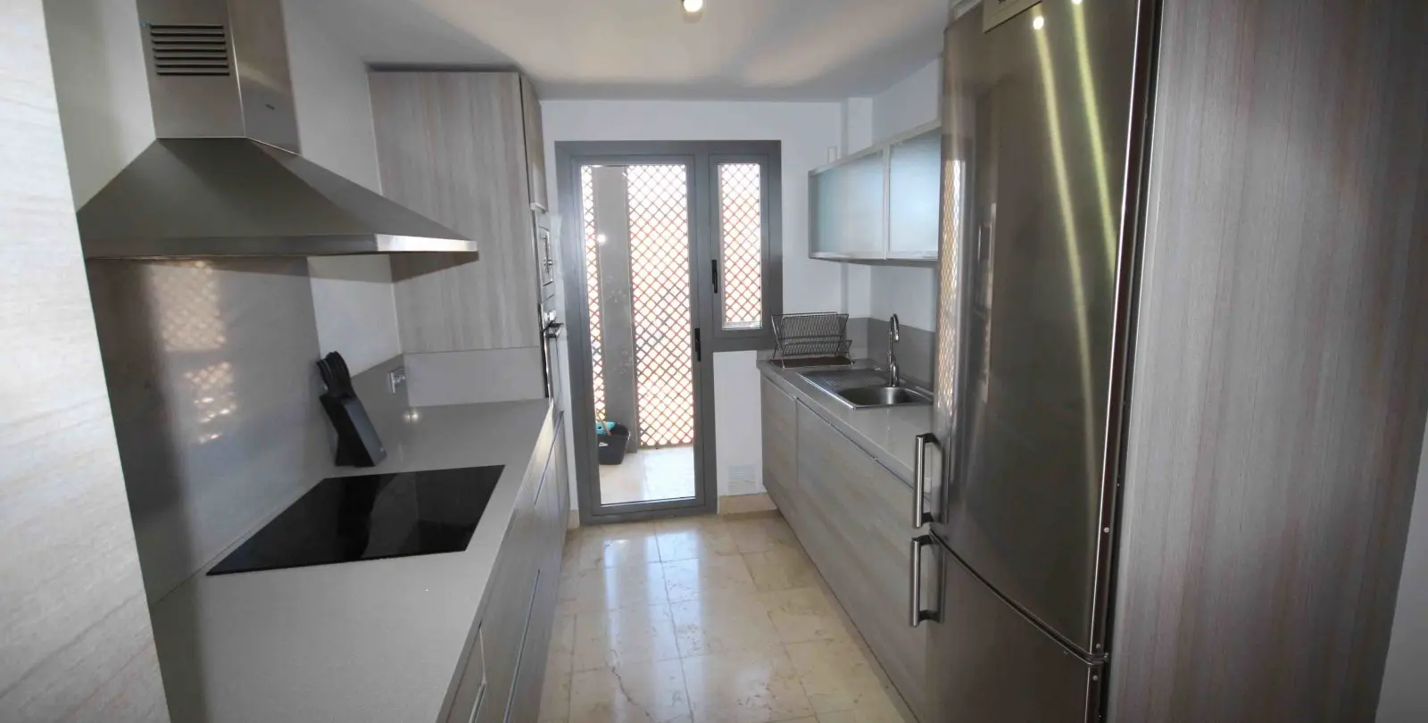Sale of middle floor apartment in Los Flamingos 12