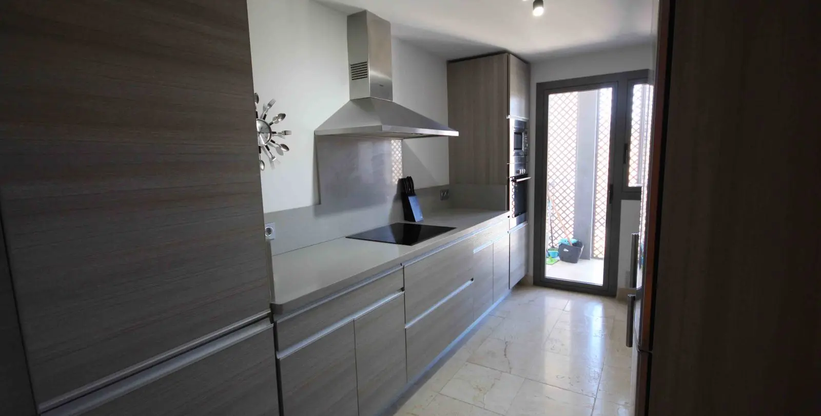 Sale of middle floor apartment in Los Flamingos 13