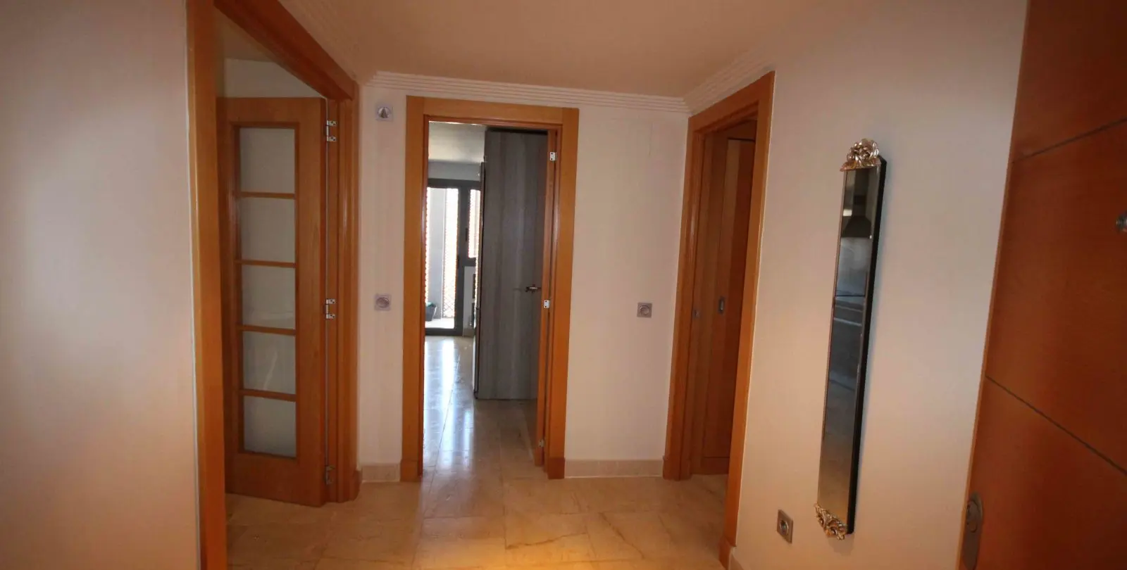 Sale of middle floor apartment in Los Flamingos 14
