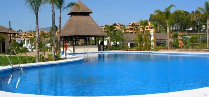 Продажа апартаментов на среднем этаже в Estepona 1