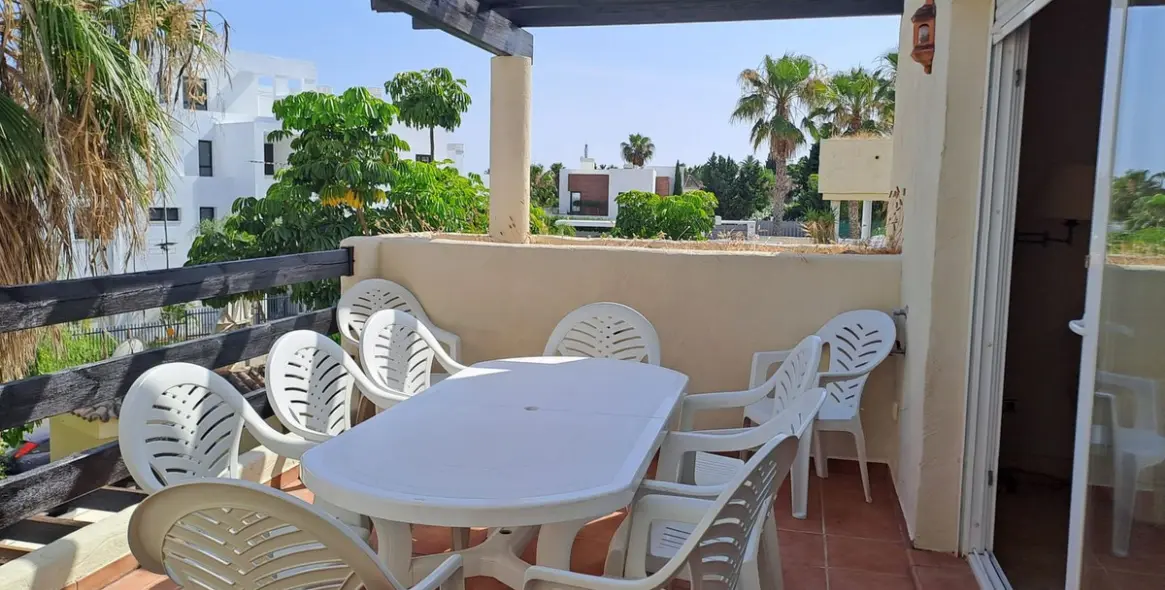 Продажа апартаментов на среднем этаже в Estepona 5