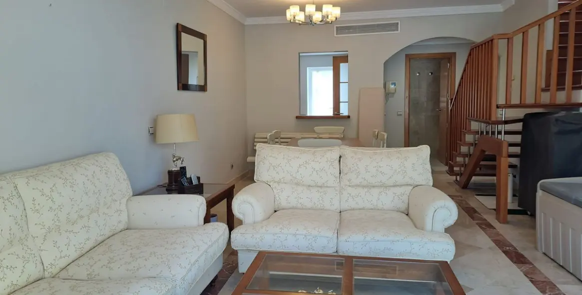 Продажа апартаментов на среднем этаже в Estepona 8