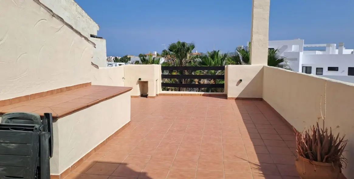 Sale of middle floor apartment in Estepona 22