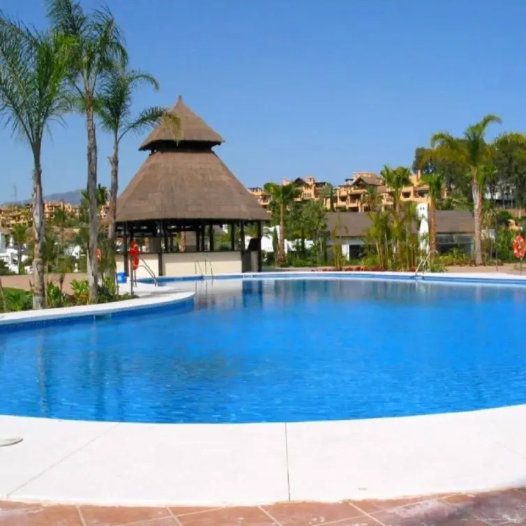 Продажа апартаментов на среднем этаже в Estepona