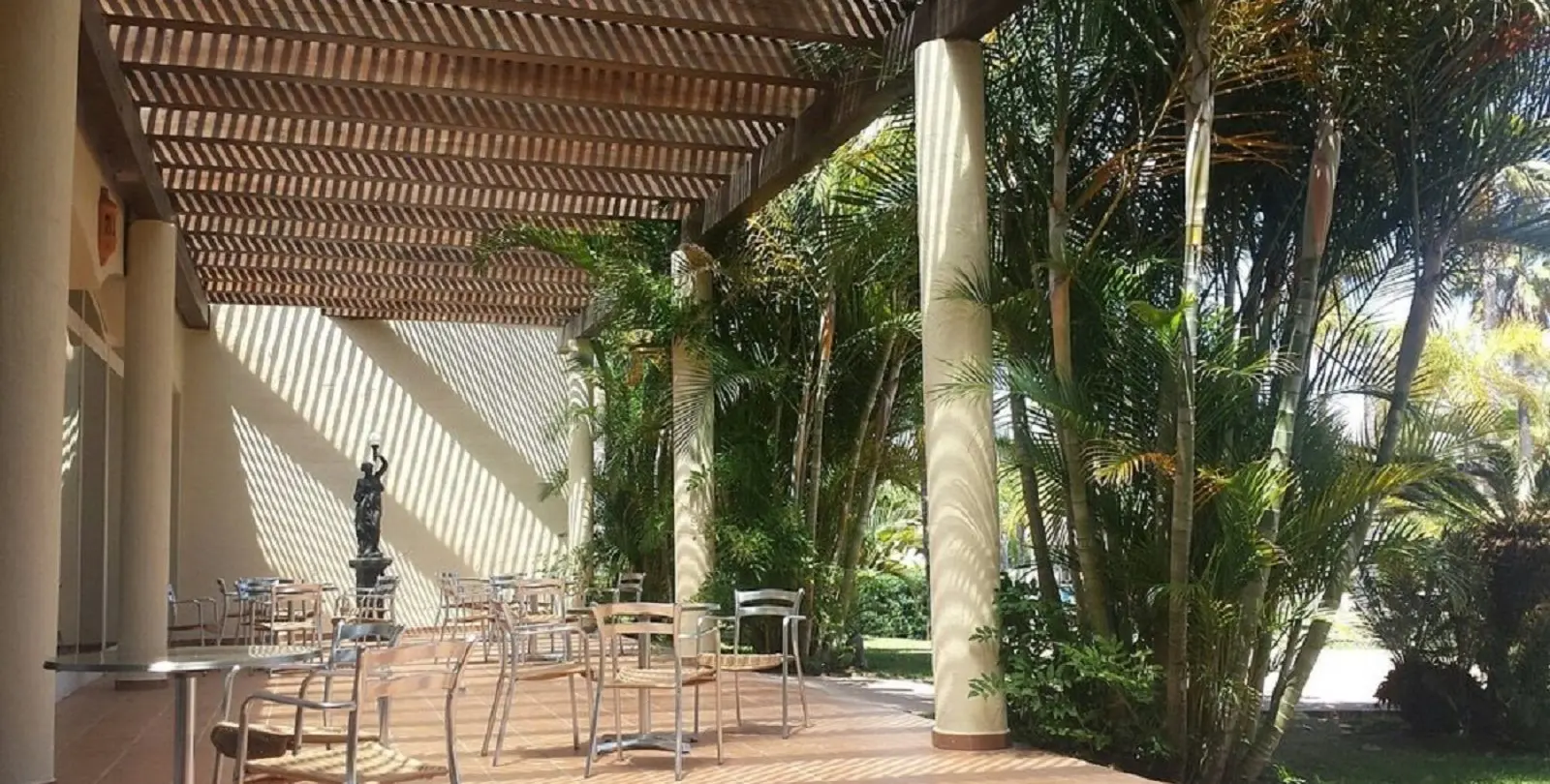 Sale of middle floor apartment in Estepona 3
