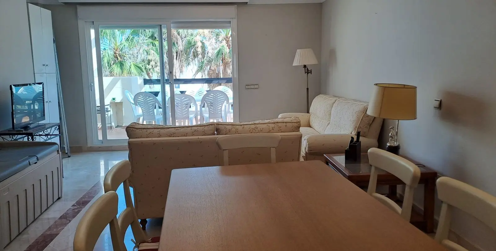 Sale of middle floor apartment in Estepona 10