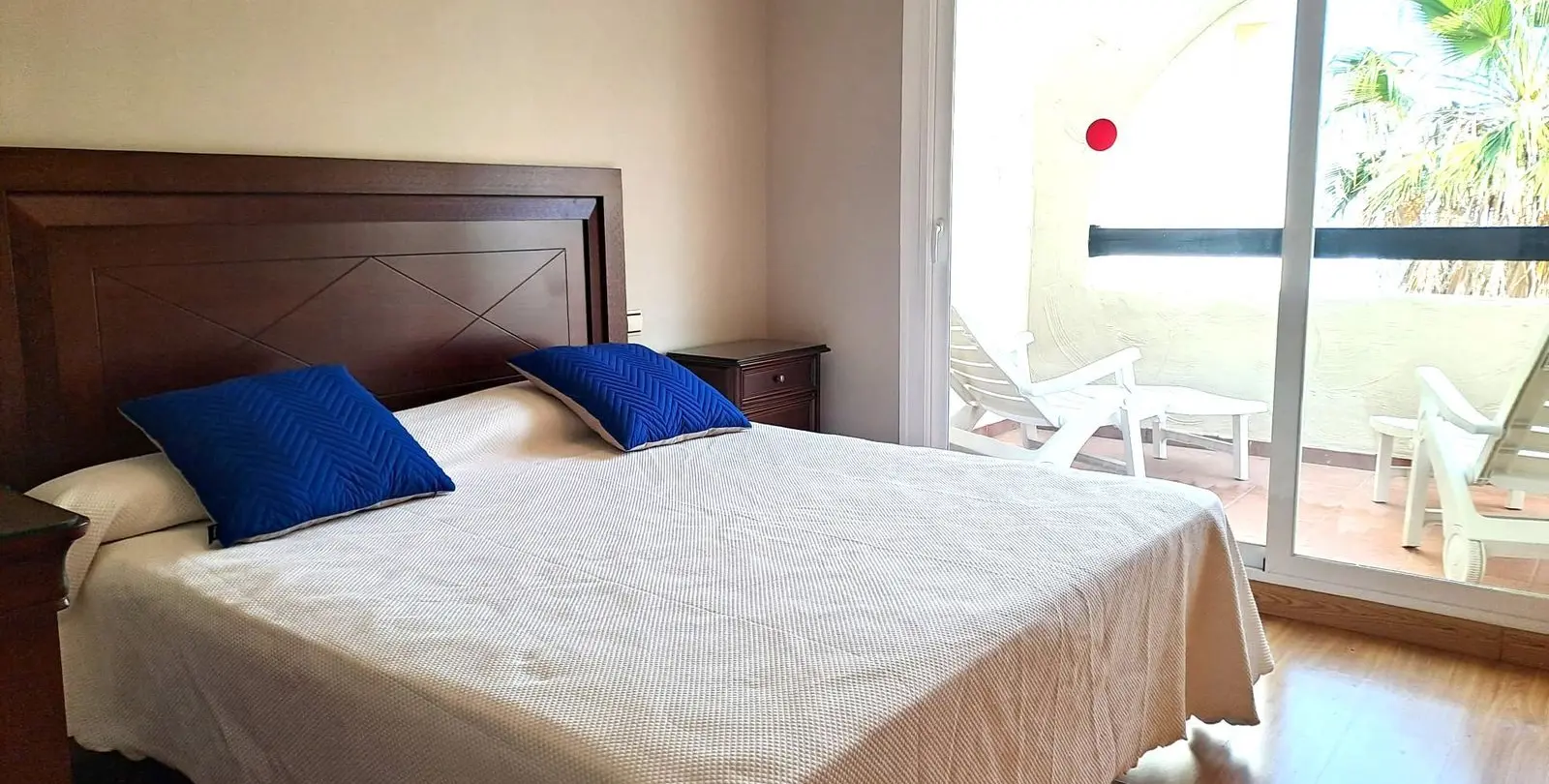Sale of middle floor apartment in Estepona 14