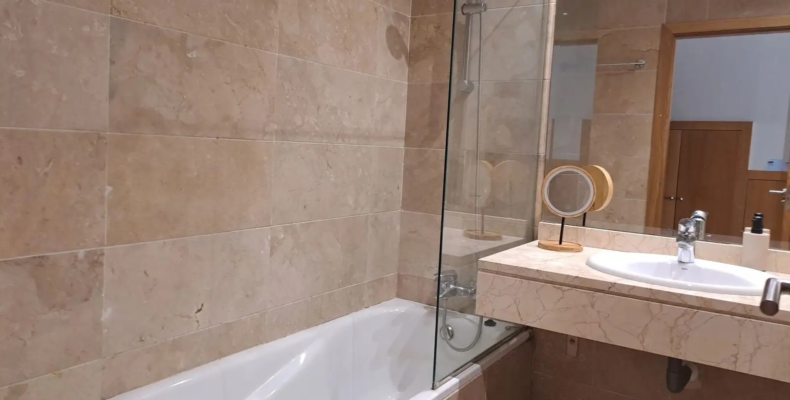 Sale of middle floor apartment in Estepona 20