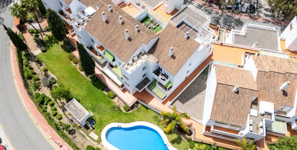 Продажа апартаментов на среднем этаже в Torrequebrada 1