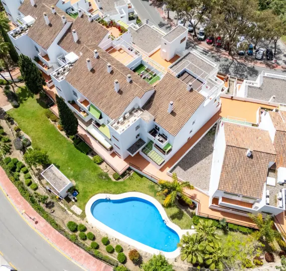 Продажа апартаментов на среднем этаже в Torrequebrada