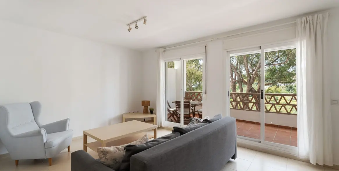 Продажа апартаментов на среднем этаже в Torrequebrada 2