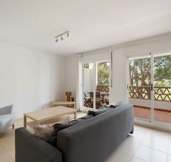 Продажа апартаментов на среднем этаже в Torrequebrada