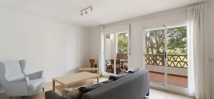 Продажа апартаментов на среднем этаже в Torrequebrada 1