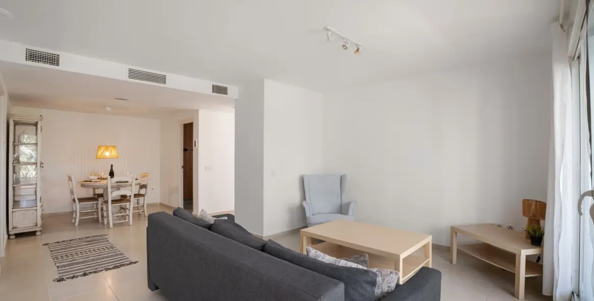 Продажа апартаментов на среднем этаже в Torrequebrada 3