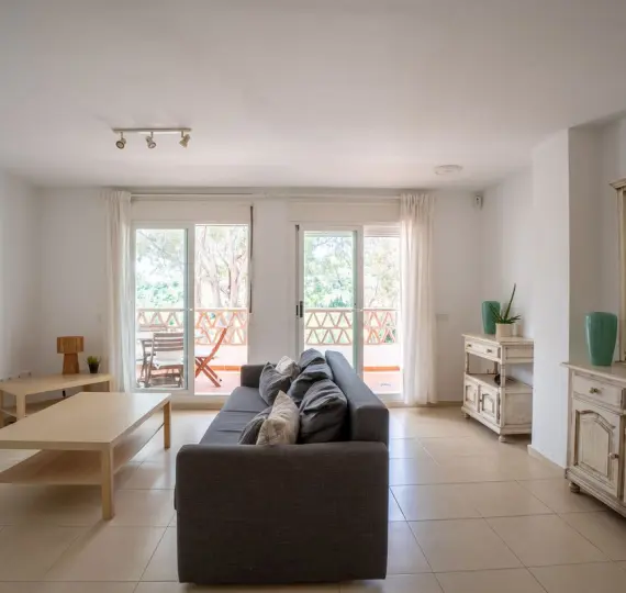 Продажа апартаментов на среднем этаже в Torrequebrada