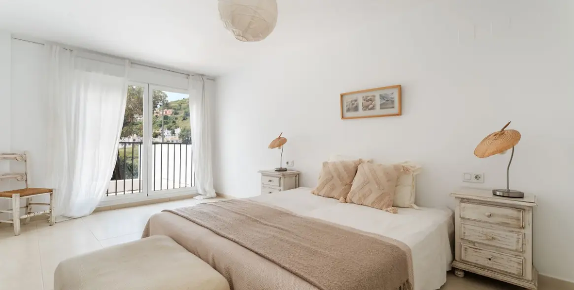 Продажа апартаментов на среднем этаже в Torrequebrada 9